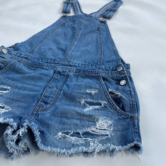 American Eagle Outfitters Women's Destroyed Distressed Shortalls SIZE Small - Picture 3 of 8